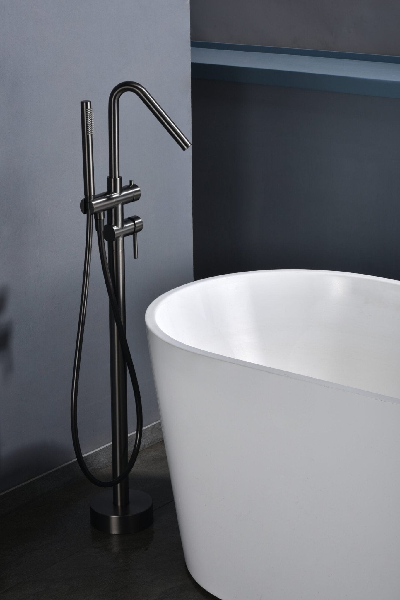 Imex - Grifería monomando exenta de bañera Córcega black gun metal - BricoandPool